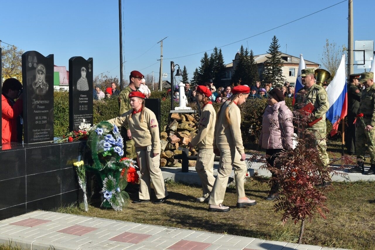 Открытие мемориального памятника.